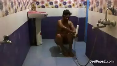 Full desi bhabhi sexy in saree dress indian style bathroom fucking in morni