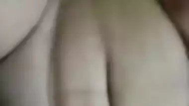 Fat Desi woman solo XXX show where she is nailed by guy on the floor