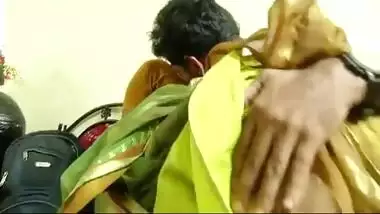 Soft core Indian blue film Telugu sex movie of wife with salesman