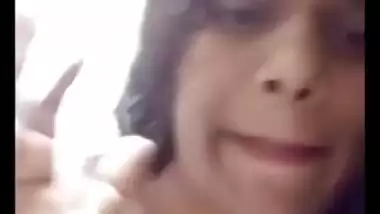 Desi gf showing booobs and pussy