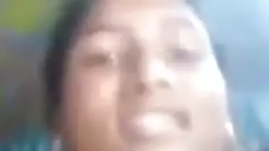 Solo porn video of the delectable Desi girl with extremely long hair