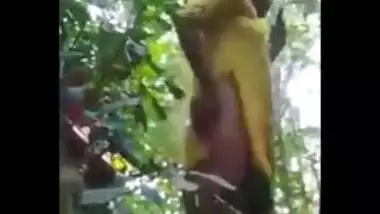 XXX porn Dehati Bhabhi sharing sex in the outdoors MMS