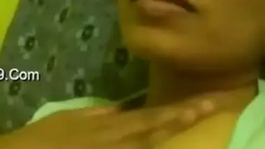 Desi mom pulls green T-shirt down and flashes dark nipples in sex show