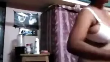 XXX Desi woman is sure she is sexy enough to dress in front of camera