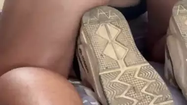 RECIBO EL DINERO DE LA QUICENA Y LE PAGO A UNA MILF CULONA QUE ENCONTRE EN EL SUPERMERCADO PARA QUE ME ACOMPAÑE A CASA Y LE FOLLO EL COÑO HASTA CORRER