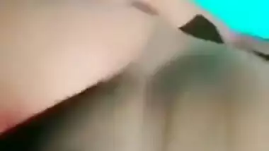 Desi girl makes a XXX video where she strips down to make it MMS