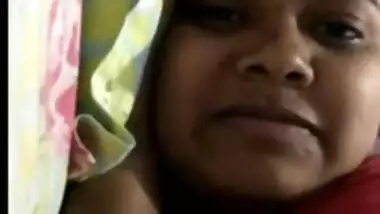 Solo sex video of Desi MILF who gently touches own XXX nipples in bed