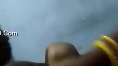 Solo sex video of Indian girl who tries to change pink bra on camera