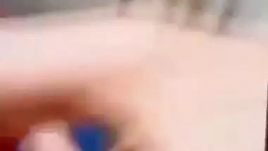 GF gives an Indian blowjob to her BF in the car