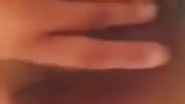 Today Exclusive-cute Nri Girl Record Nude Selfie Video Part 1