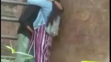 Outdoor Desi mms clip of Indian lovers caught making out by the wall