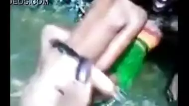 Desisex video of a young couple enjoying outdoor sex in a pond