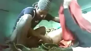 Mature Desi wife cheats on her husband with a young guy outdoor, mms sex