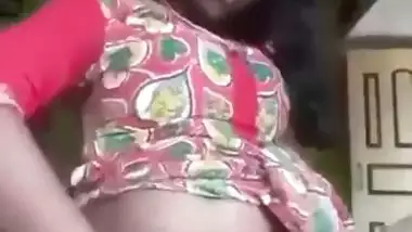 Young village girl’s nude MMS of masturbation