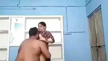 MMS video of mature Bhabhi having XXX affair with fat Desi neighbor