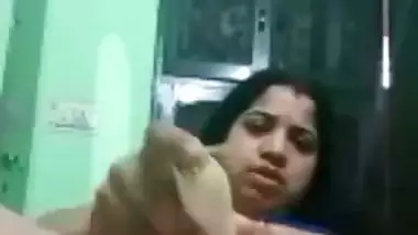 Viral porn of a South Indian lady masturbating with a radish