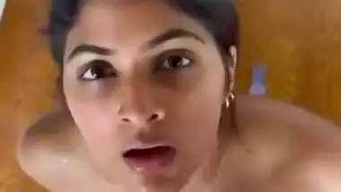 Man gets a Tamil blowjob from a Chennai girl and pees on her
