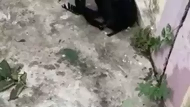 XXX voyeur finds Desi lovers fucking in the fresh air in MMS video