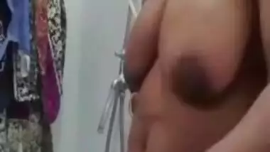 Exclusive- Desi Bbw Bhabhi Record Her Bathing Video For Lover
