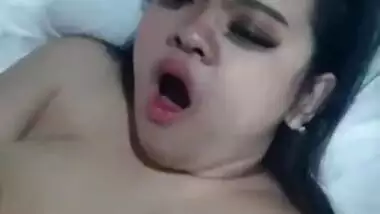 Juicy Desi XXX babe gets her chubby pussy fucked hard on cam MMS