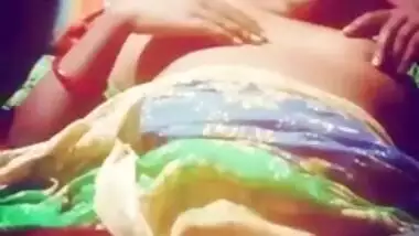 Chunky village MILF plays with her Desi pussy in amateur XXX porn