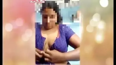 Desi Bhabhi Video Call Mein Uski Boyfriend Ko Boobs Dikhayi Enjoy Kardi He