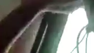 Slim married Tamil wife sharp boobs showing viral MMS